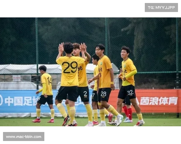 国际友谊赛激战正酣 球迷热议精彩进球与战术变化 国际友谊赛激战正酣 球迷热议精彩进球与战术变化