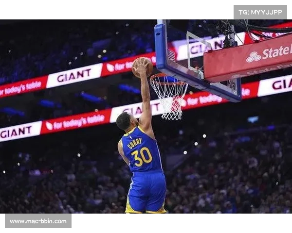 库里突破极限暴力扣篮震撼全场 慢镜头回放让人热血沸腾 库里突破极限暴力扣篮震撼全场 慢镜头回放让人热血沸腾