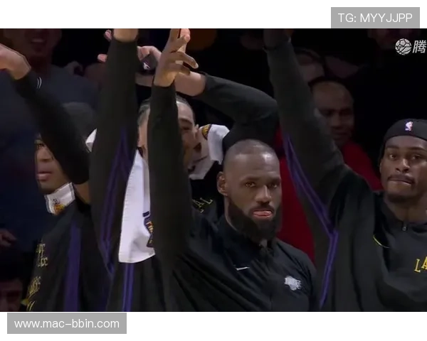 布朗尼轰出生涯新高39分詹姆斯更换头像致敬儿子爆发表现时刻瞬